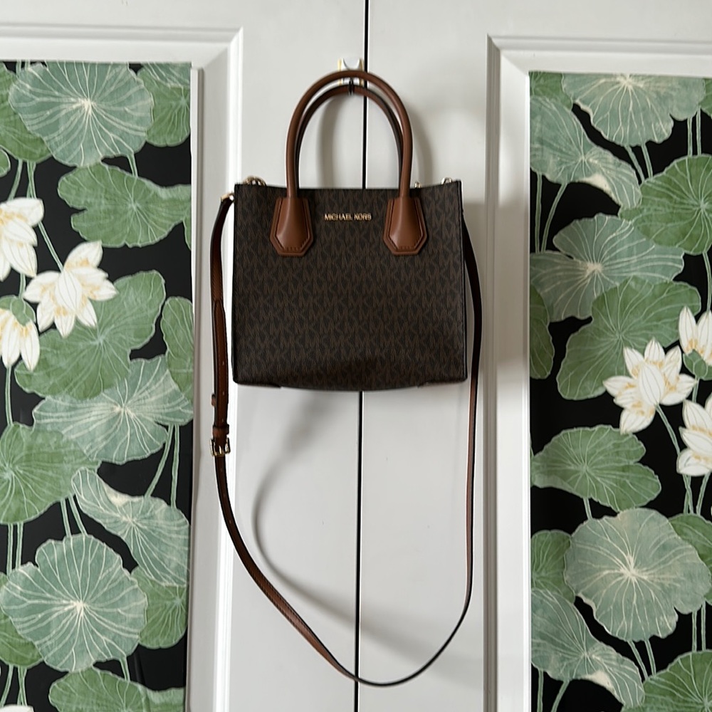 Michael Kors Sheila Small bag with wallet